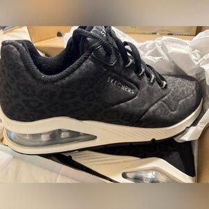 Size 9 Black Women’s Skechers shoe.